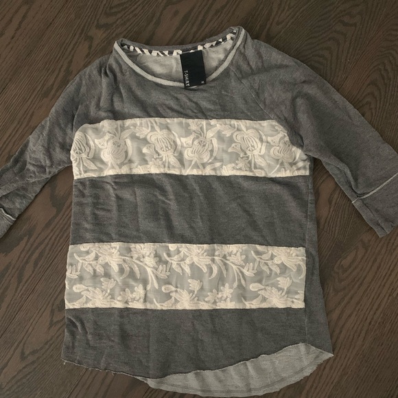NWOT T-Shirt sweatshirt with lace detail. - Picture 1 of 5